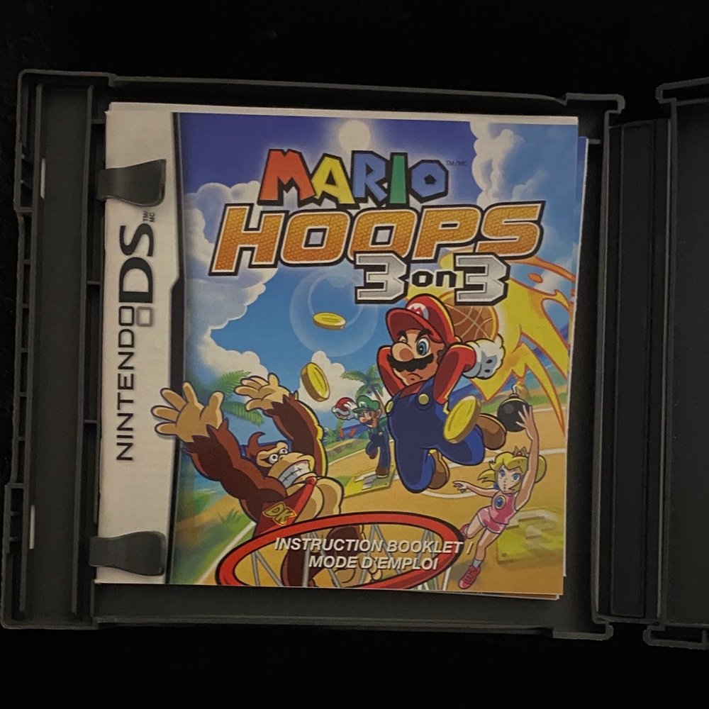 Nintendo DS Mario Hoops 3-on-3 Game - Picture 3 of 5